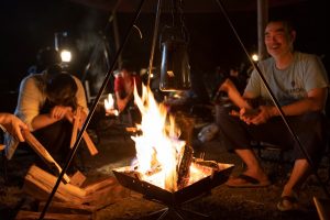 キャンプ場スタッフが教える火の愉しみ方　焚き火編（道具・燃料・料理）
