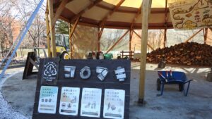 <span>スウィートグラスは薪無料・使い放題！</span><br>宿泊すればするほど山がきれいになる「コロ薪」とは？