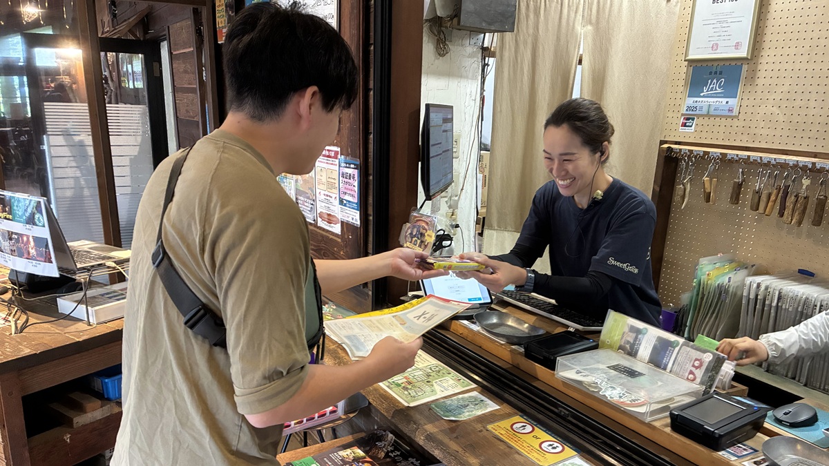 キャンプ場、会計、レジ、フロント